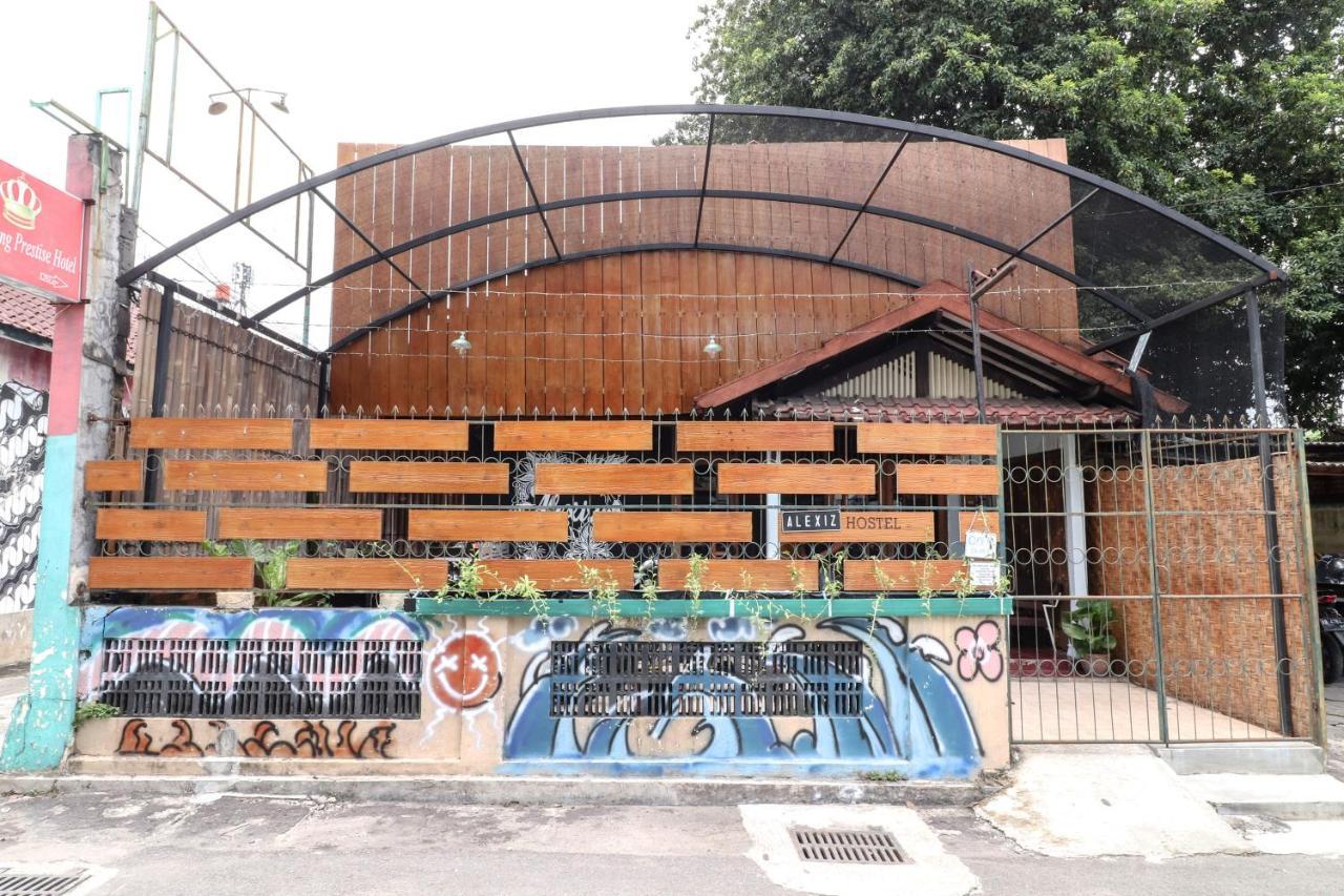 Alexiz Hostel Yogyakarta Bagian luar foto