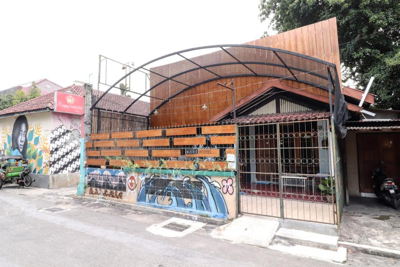 Alexiz Hostel Yogyakarta Bagian luar foto