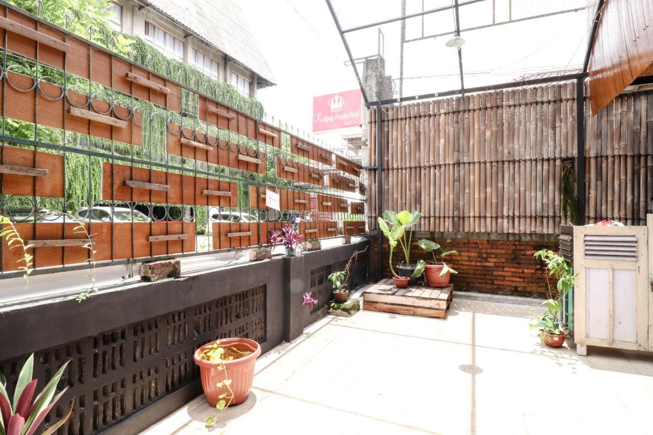 Alexiz Hostel Yogyakarta Bagian luar foto