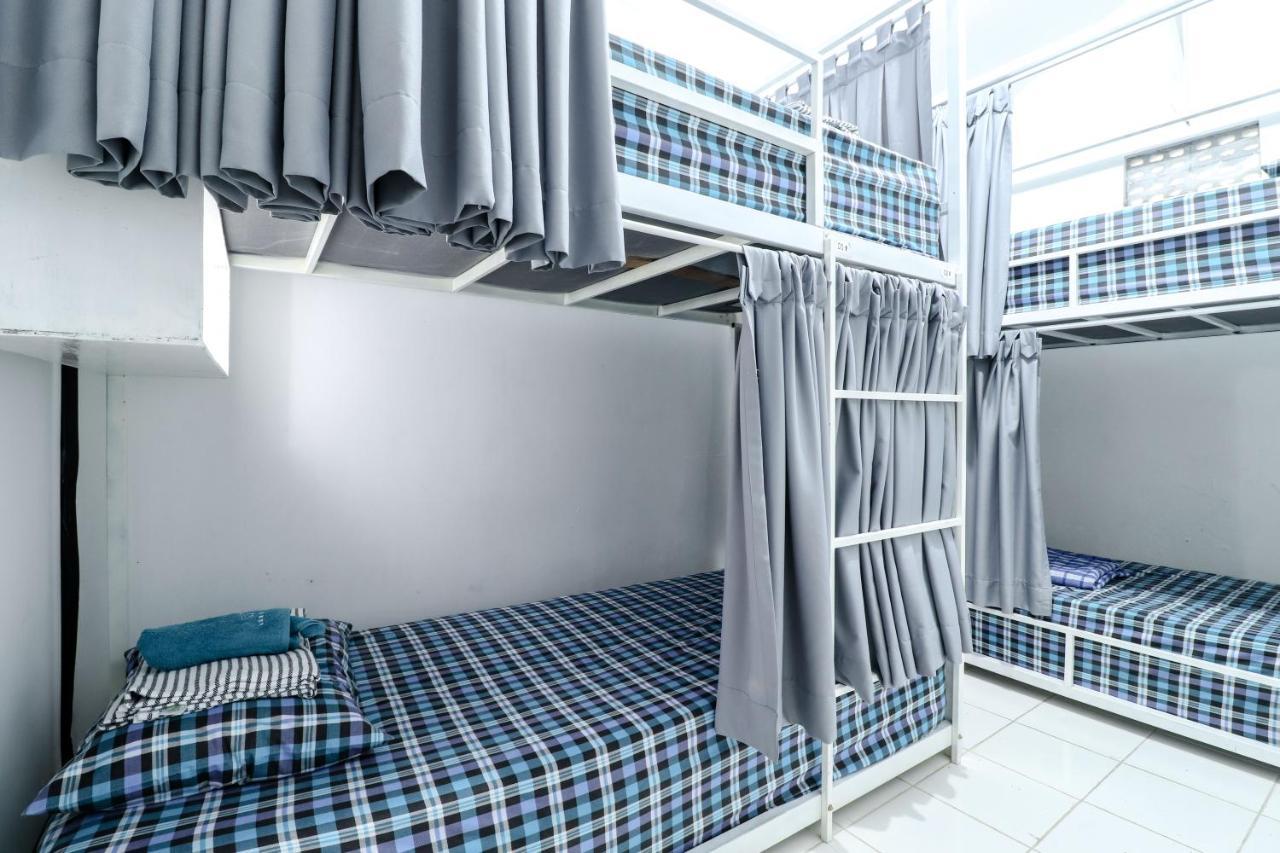 Alexiz Hostel Yogyakarta Bagian luar foto