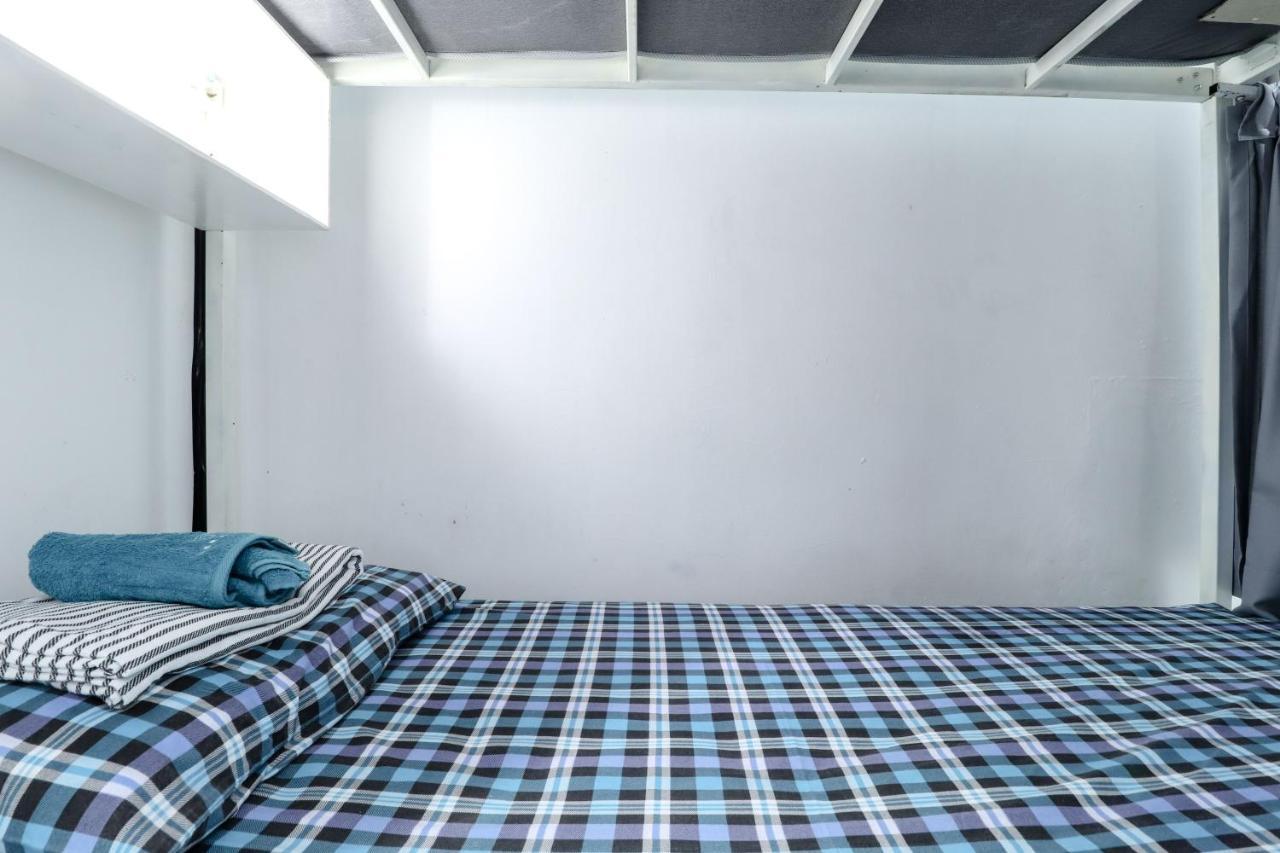 Alexiz Hostel Yogyakarta Bagian luar foto