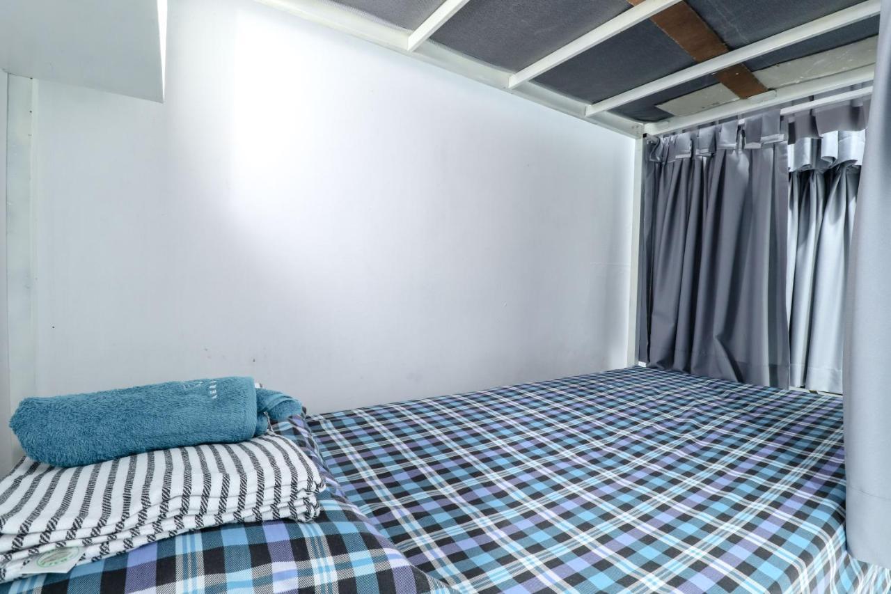 Alexiz Hostel Yogyakarta Bagian luar foto