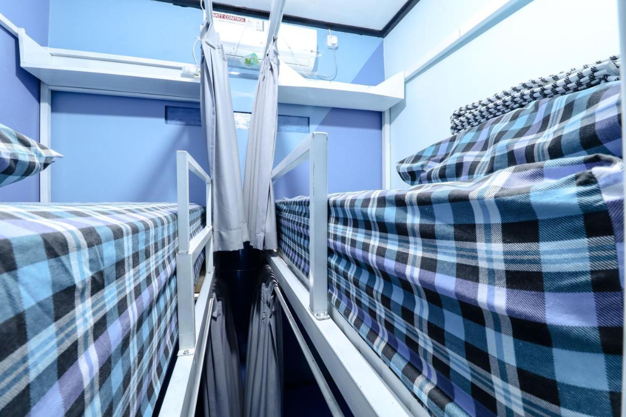 Alexiz Hostel Yogyakarta Bagian luar foto