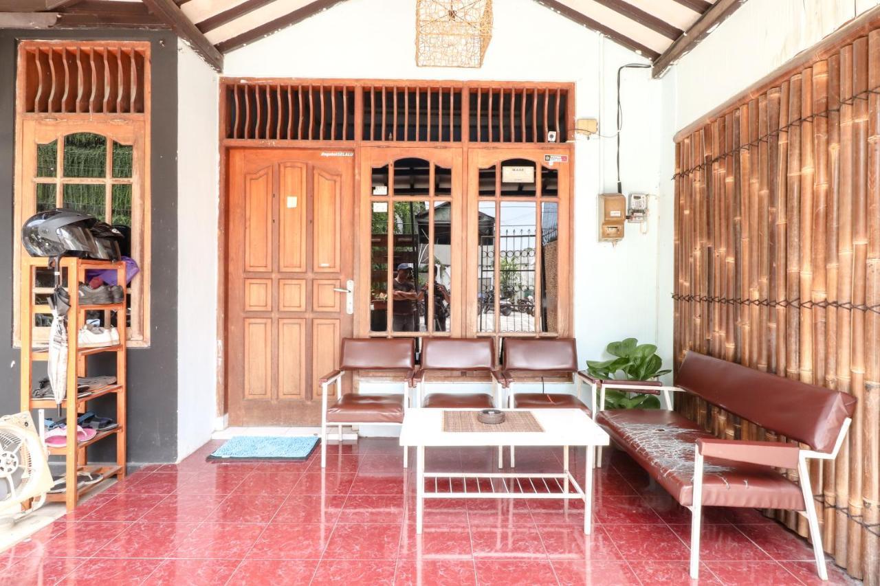 Alexiz Hostel Yogyakarta Bagian luar foto