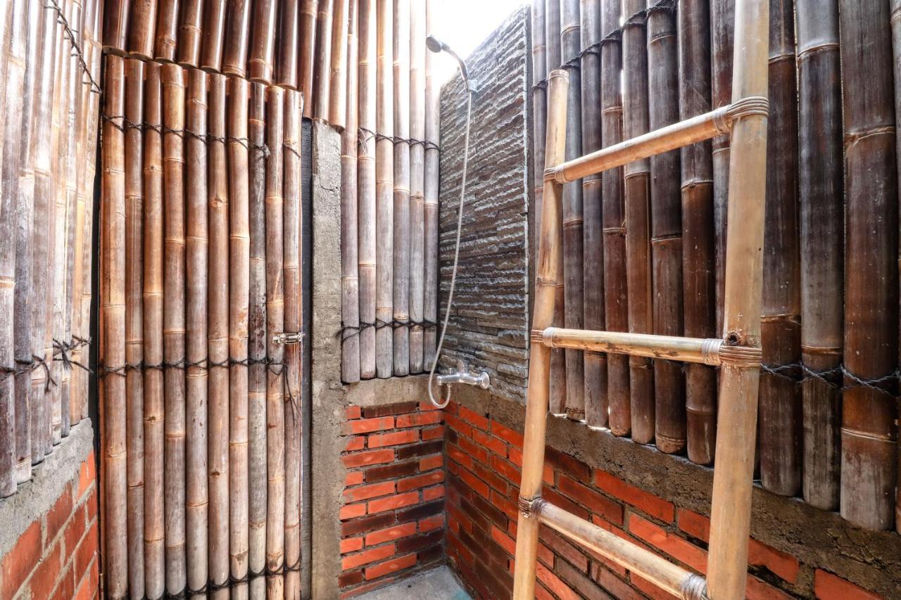 Alexiz Hostel Yogyakarta Bagian luar foto